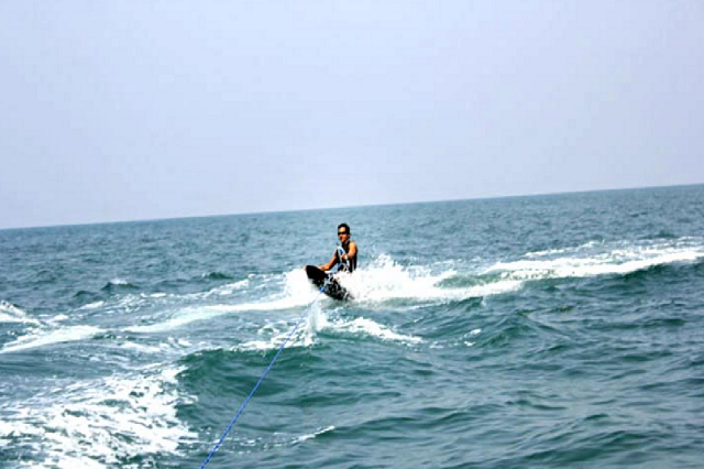 3.knee-boarding